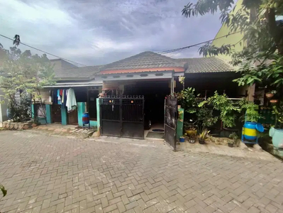 Rumah Plus Kontrakan 2 Pintu dlm Kompleks di Kutabumi, Tangerang