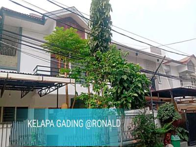 DISEWAKAN RUMAH KELAPA GADING SIAP HUNI 9X17 KR 4+1 JANUR ELOK