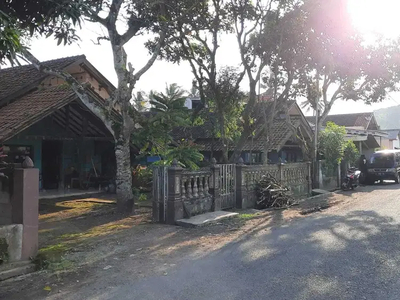 Dijual Murah Rumah Pinggir Jalan Dekat Tol Cimalaka Sumedang.