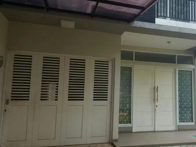 Dijual rumah hoek bagus di Metland Menteng Jakarta Timur