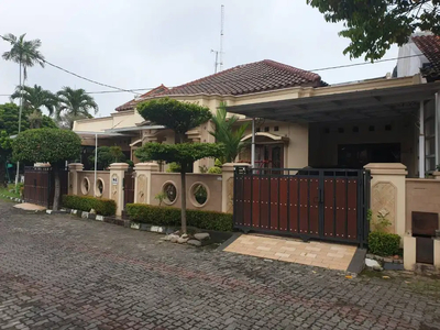 Dijual Rumah Mewah Full Furnished di Srondol Bumi Indah Blok H no.6