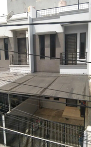 Disewakan Rumah 3 lantai di Duri Kepa, Jakarta Barat