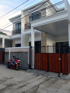 Rumah baru 2 lantai siap huni di Jatiwaringin pondok gede
