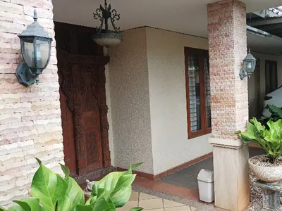 Rumah komplek Peruri Ciledug nyaman tenang