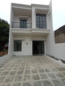 Rumah Minimalis Bergaya Klasik dekat Alun-alun Kota Depok