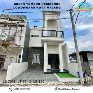 Rumah modern 2 lantai di green tombro Residence Malang