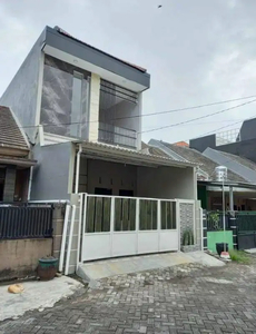 rumah second 2lt tengah kota Surabaya 1m an