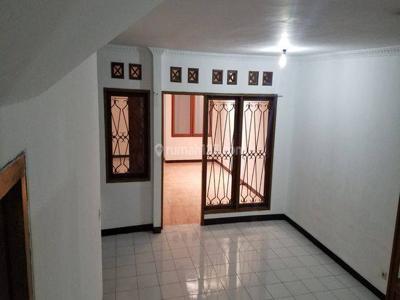 Disewakang Rumah Cantik 2 Lantai di Komplek Setraduta