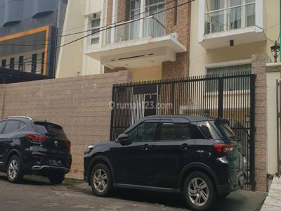 Rumah Cantik 3 Lantai Turun Harga Jl Pluit Murni Jakarta Utara lt.325m H. 7.4Mly Cash Only