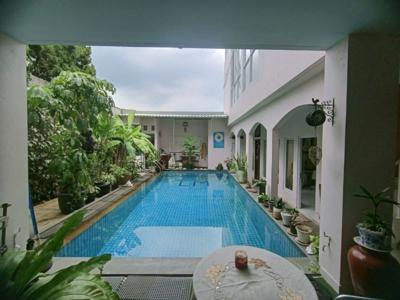 Dijual Rumah Homey dgn Private Pool di Cipinang Bebas Banjir