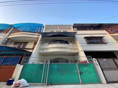 Disewa Rumah 3,5 Lantai di Jelambar Jakarta Barat