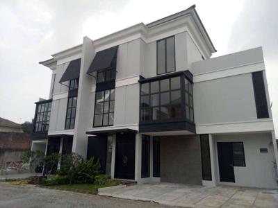 Thown house eksklusif di jalan jeruk purut Cilandak