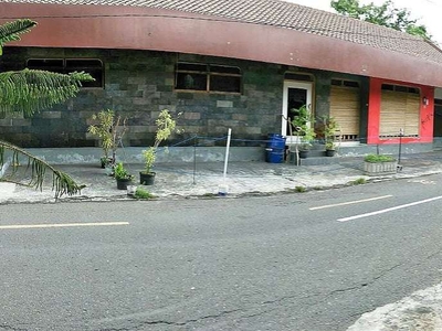 Bangunan Komersil Pinggir Jalan Prawirotaman Kampung Wisatawan