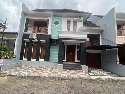 Dijual Rumah 2.5 Lantai Full Furnished dlm Perumahan dekat Tugu Jogja