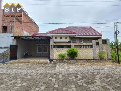 Dijual rumah beserta prabotnya di perum Taman Indah Sutri Banyuwangi