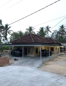 Dijual rumah dengan luas tanah 3000 m³.