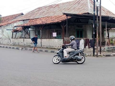 Dijual rumah dulu lokasi pinggir jalan raya