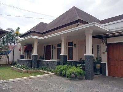Dijual Rumah Megah Terawat Dekat Gedung Sate Sayap Riau, Bandung