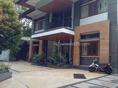 Dijual Rumah Mewah dan Terawat Siap Huni di Sayap Riau Bandung