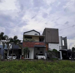 Dijual Rumah Modern 2 Lantai dkt Simpang Lima Gumul Kediri