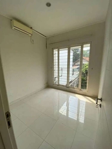 Dijual Rumah Siap Huni, LT 197 LB 175 di Emerald View, Bintaro Jaya