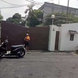 Dijual Tanah (bonus 3 rumah mewah + kolam renang) Di Jalan Ampera