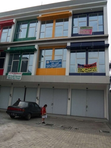 DISEWA MURAH ruko 3 lantai di Jalan Majapahit Semarang. Lokasi OK