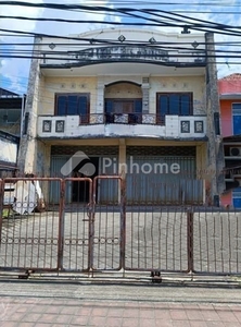Disewakan Ruko 3 Lantai Lokasi Strategis di Jl. Mahendradatta | Pinhome