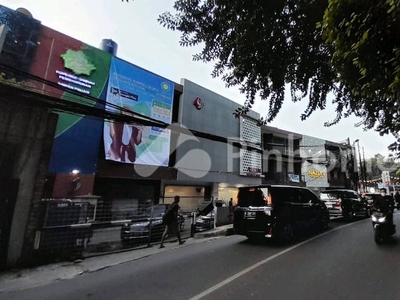 Disewakan Ruko Lokasi Bagus Dekat Mall di Jl. Kemang Raya