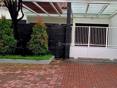 Disewakan Rumah 2 Lantai Furnish di Jalan Jemursari Surabaya