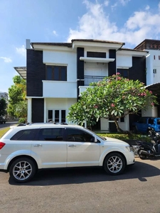 Disewakan rumah 2 lt 5kmr Metropolitan Rsd + furniture & isi siap huni