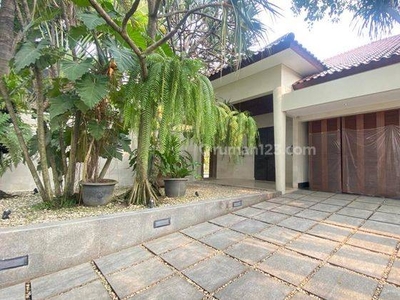 Disewakan Rumah Bagus Semi Furnished Cocok Untuk Ekspat di Kemang