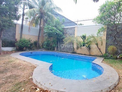 Disewakan Rumah Cantik, Siap Huni, Pool, Kemang, Jakarta Selatan