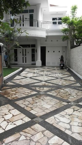 Disewakan Rumah Sangat Cocok Untuk Investasi di Jl. Brawijaya, Kebayoran Lama, Jakarta Selatan, DKI Jakarta Rp55 Juta/bulan | Pinhome