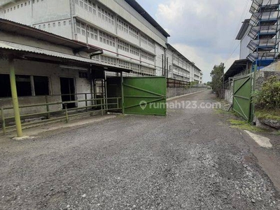 Ex Pabrik Tekstil di Moch Toha Jalan Lebar Dekat Tol