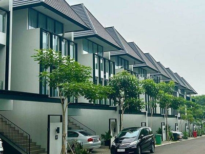 For Rent Rumah Dalam Town House Siap Huni di Pd Indah