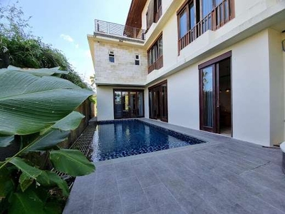 For Sale 4 Bedroom Luxury Villa in Jimbaran