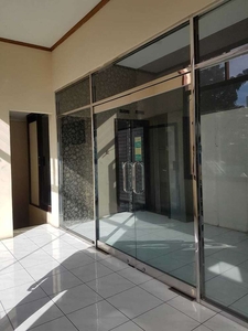 Gedung strategis mainroad utk kantor di Dago raya Bandung