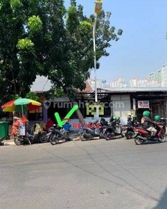 Kios Semi Foodcourt Pinggir Jalan Daerah Tanjung Duren