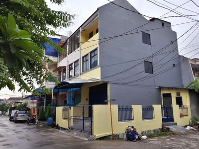 Ruko Muara Karang Dalam Komplek 3 Lantai Tanah 7x15.5 Hoek