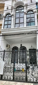 Rumah 3 Lantai Bagus Semi Furnished di Sunter, Jakarta Utara
