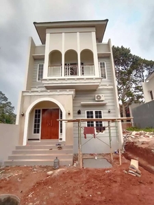 Rumah Banyumanik Desain Mewah Classic Modern