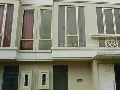 Rumah di Grand Pakuwon Surabaya Barat 2 lantai Bagus