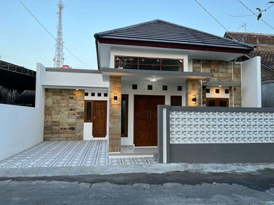 Rumah Siap Huni Jalan Godean Sidoluhur dekat Pasar Godean
