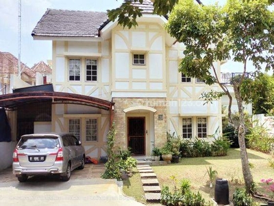 Rumah Dua Lantai Bagus Full Furnish , Best View Balcony , Sentul City