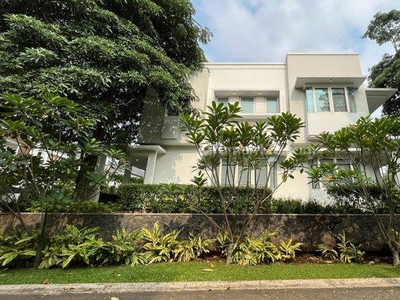 Rumah elegan cantik siap huni tiga sisi di Kebayoran Residen Bintaro 2 Lantai