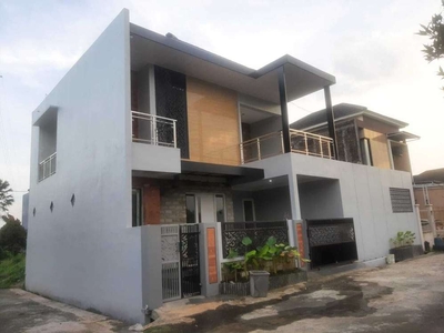 Rumah Hook Kolam Renang Purwokerto Perumahan Dekat GOR, Kampus Unsoed