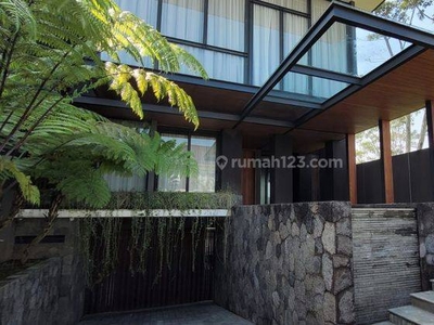 Rumah Mewah Design Modern Tropical, View Danau di Kbp
