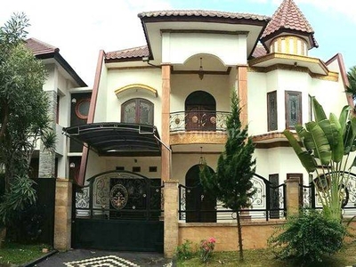 Rumah Mewah Furnished Di Istana Dieng, Malang