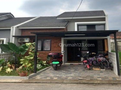 Rumah Modern Minimalis , 9 Menit Ke Stasiun